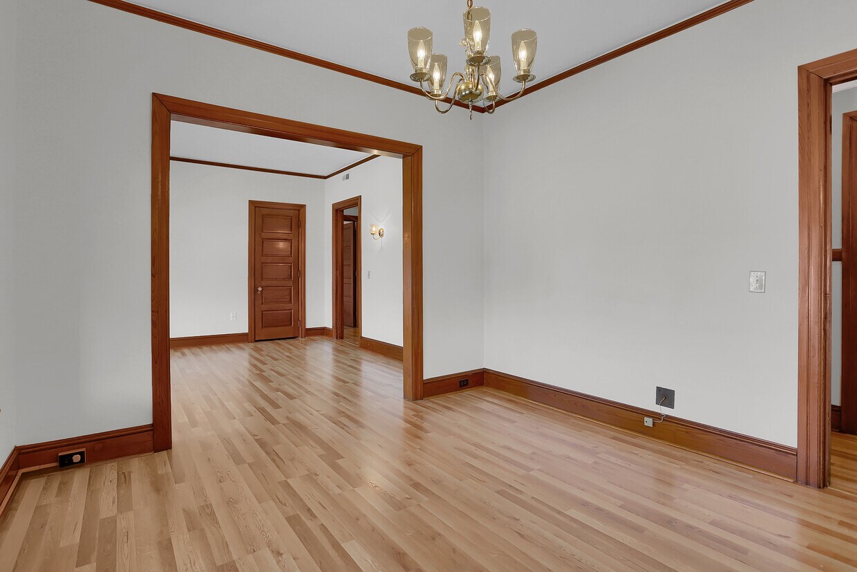 Primary Photo - 3 E Chestnut St