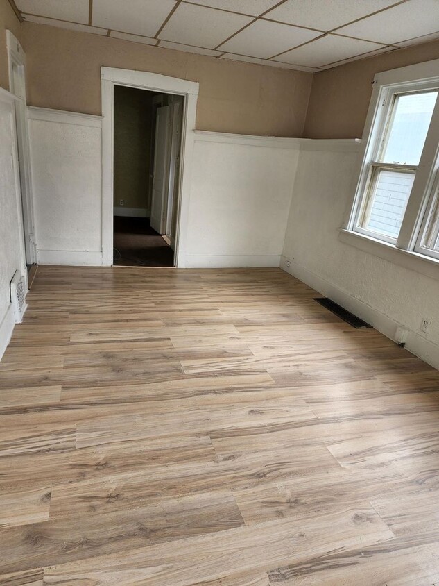Foto principal - Newly remodeled 2 bedroom, 1.5 bathroom House