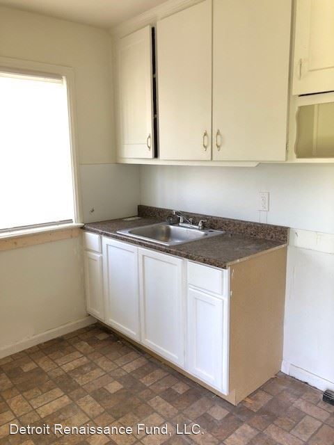 Foto del edificio - 15143-15145 Evergreen Rd