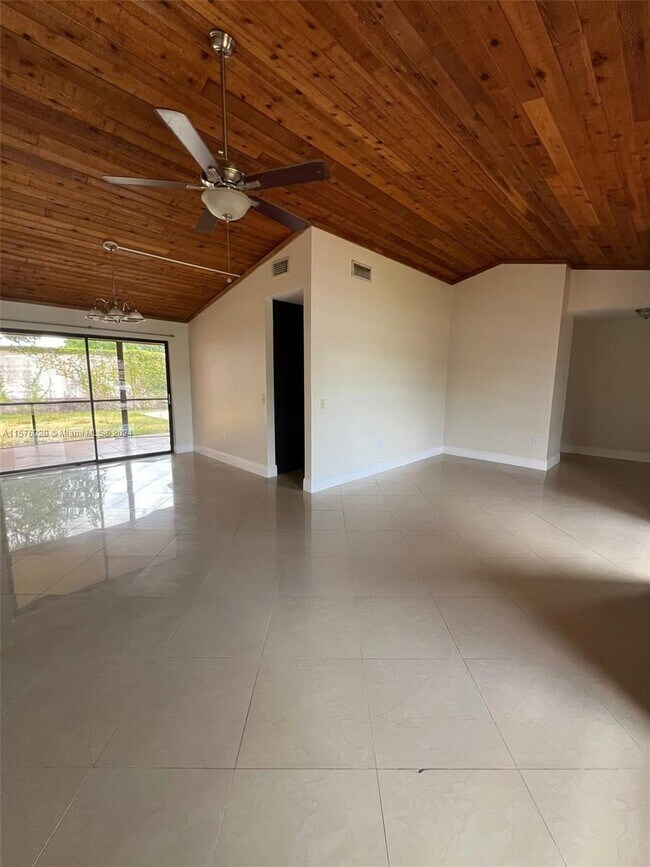 Building Photo - 11552 NW 34th Pl