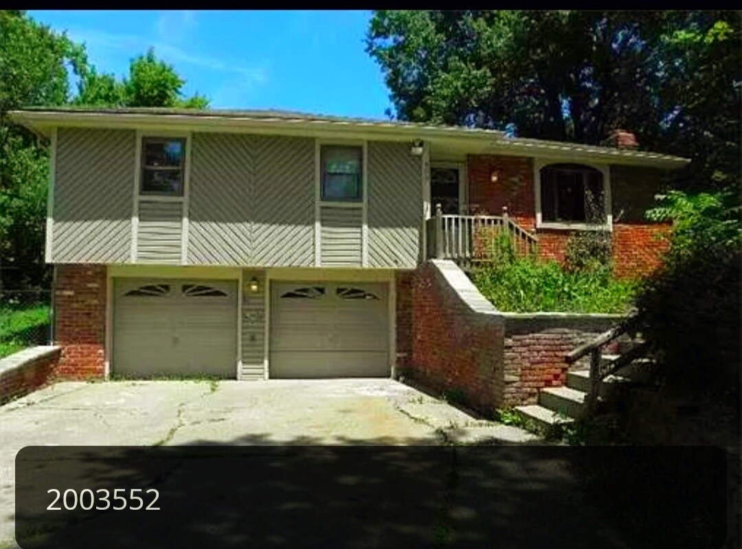 Primary Photo - 800 NE 112th Ter