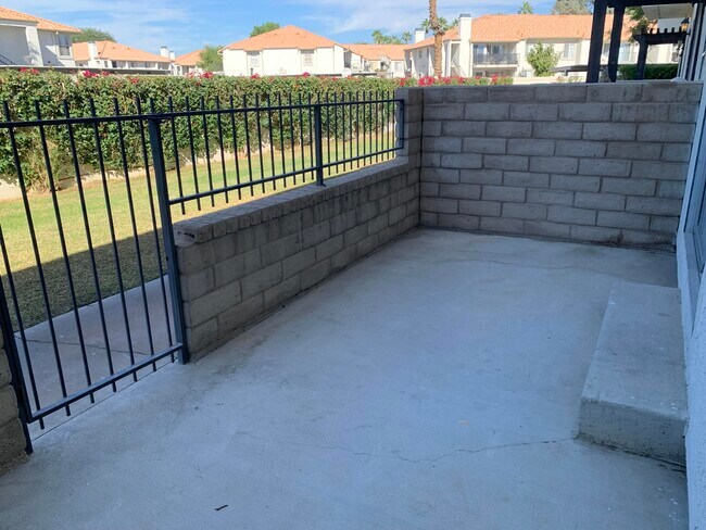 Foto del edificio - 40225 Harris Ln