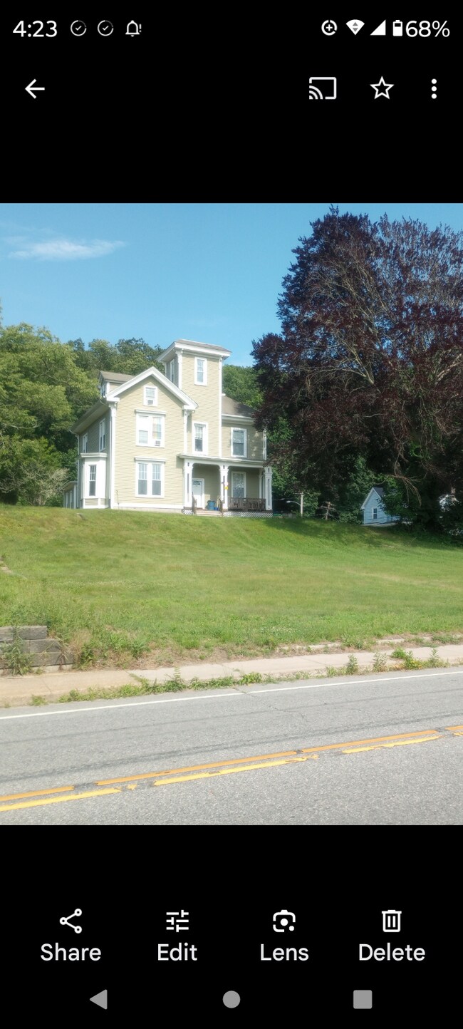 Foto del edificio - 138 Laurel Hill Ave