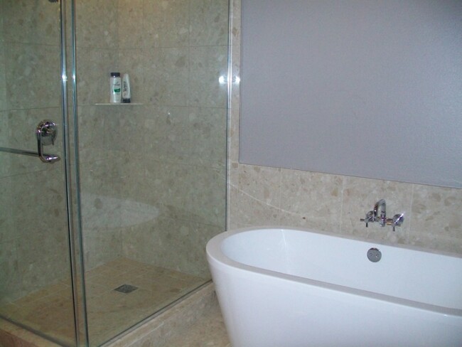 Building Photo - 4525 Dean Martin Dr