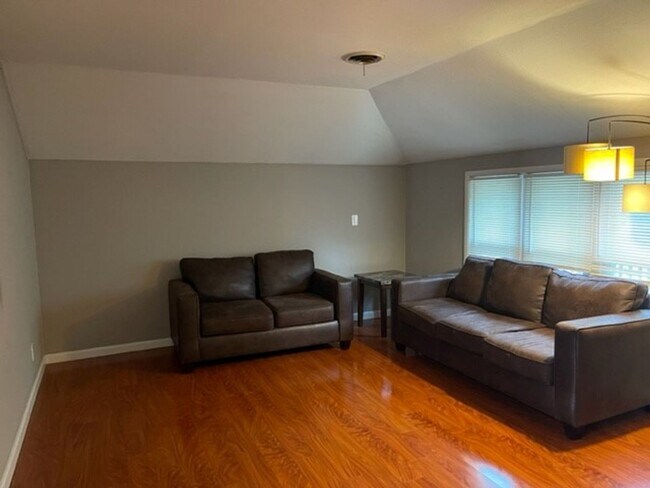 Interior Photo - 808 N Lincoln Ave. Urbana, IL
