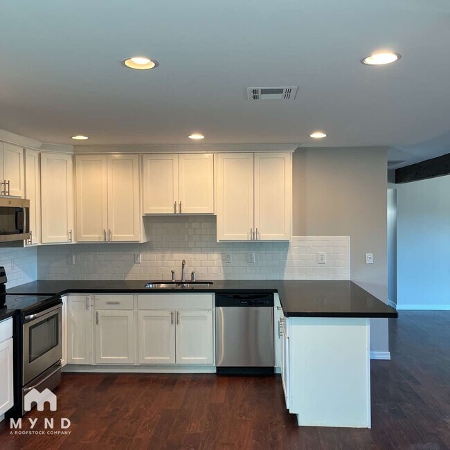 Foto del edificio - 6420 E Wilshire Dr