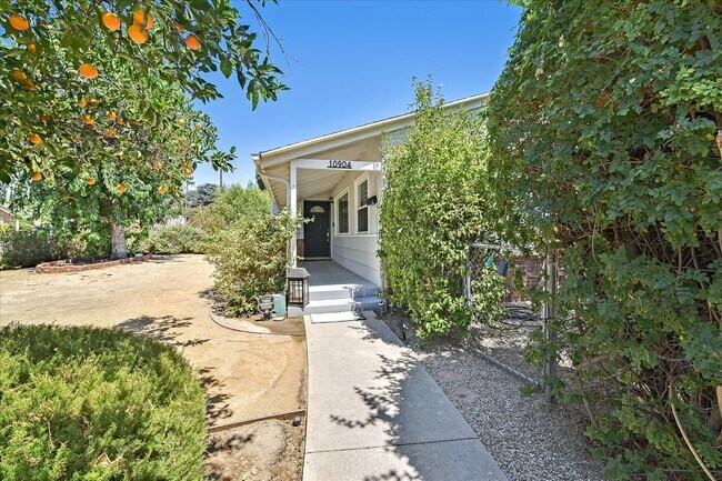 Building Photo - 10904 Zelzah Ave