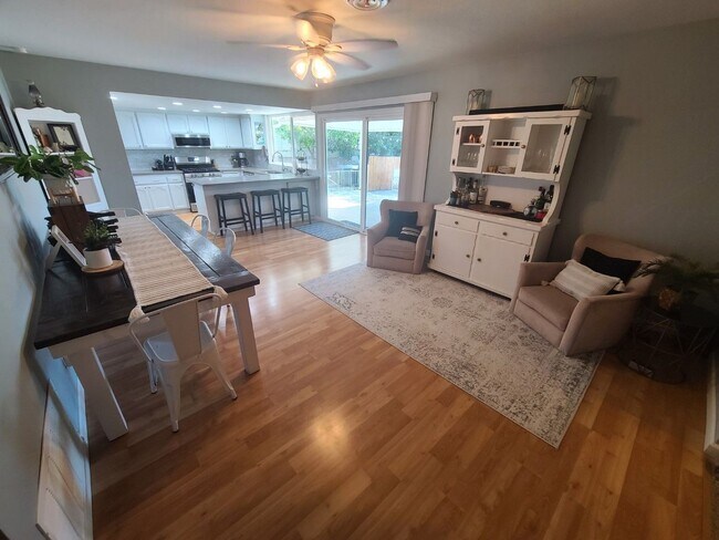Building Photo - Lovely La Mesa home available 07/01/2024.
