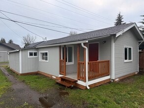 Building Photo - 328 18th Ave