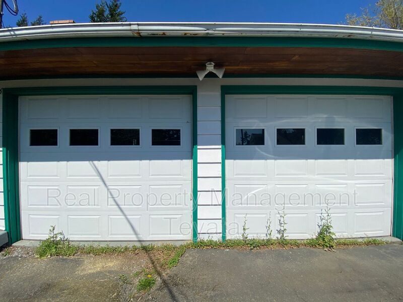 Building Photo - 1136 W Smith Rd