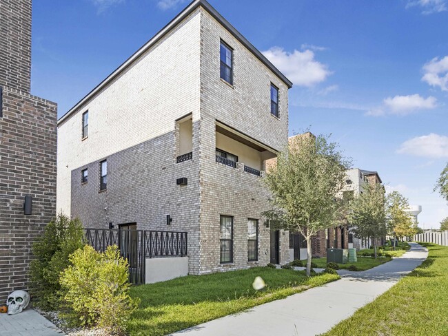 Building Photo - 210 Veracruz Dr