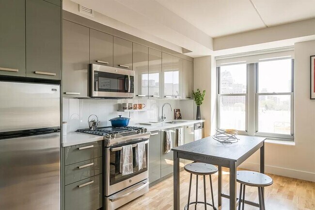 Foto del edificio - 310 Clarkson Ave