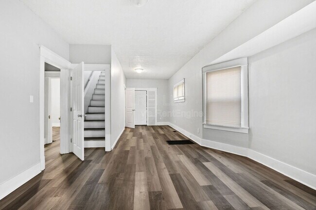 Photo - 727 Sutcliffe Ave House