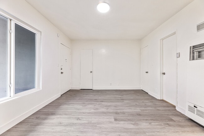 Plano de planta - 439 S Catalina St