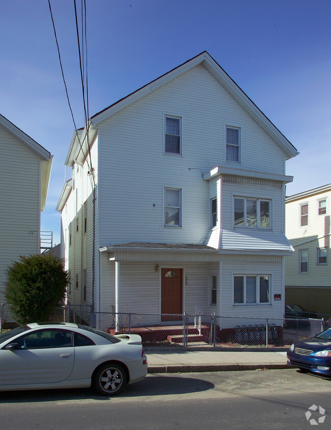 Building Photo - 225 Washington St
