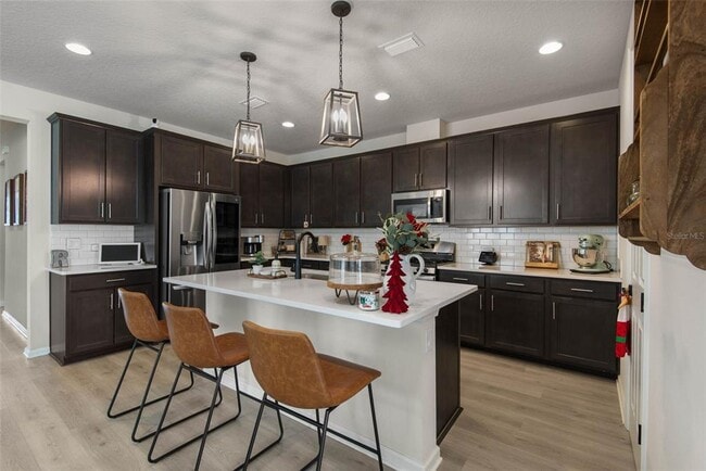 Foto del edificio - 143 Alderwood Pl