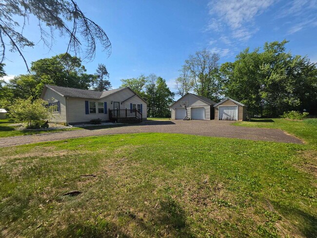 Foto del edificio - Lake Wissota Waterfront Living on Nearly 2 Acres with Private Dock Access