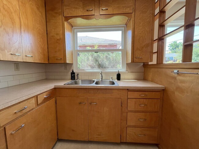 Foto del edificio - Bright & Spacious 1-Bedroom Duplex with Ha...