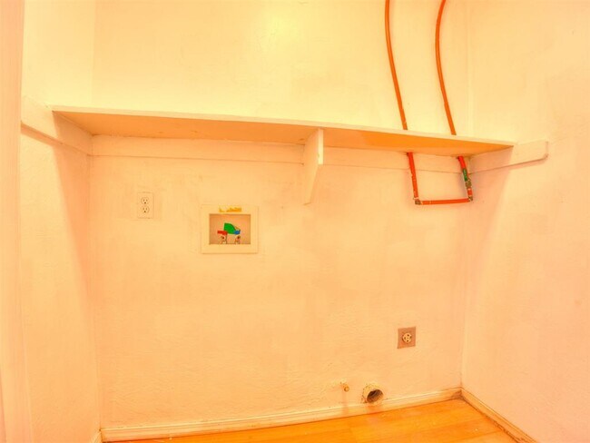 Foto del edificio - 4601 Tinker Rd
