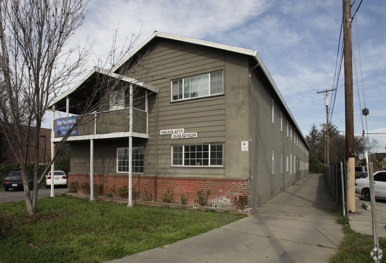 Building Photo - Arcade Apartments