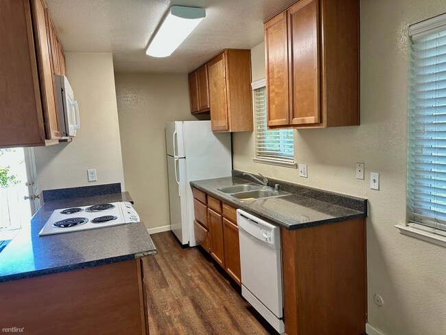 Building Photo - 2 br, 1 bath Condo - 431 W Alamos Ave