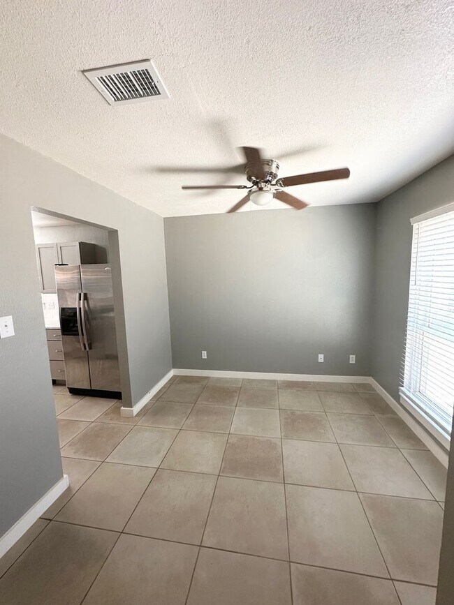 Foto del edificio - Fully Remodeled 3 Bedroom House For Rent!