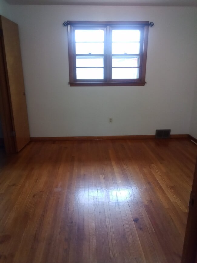Foto del edificio - 4902 Dunsmore Ave