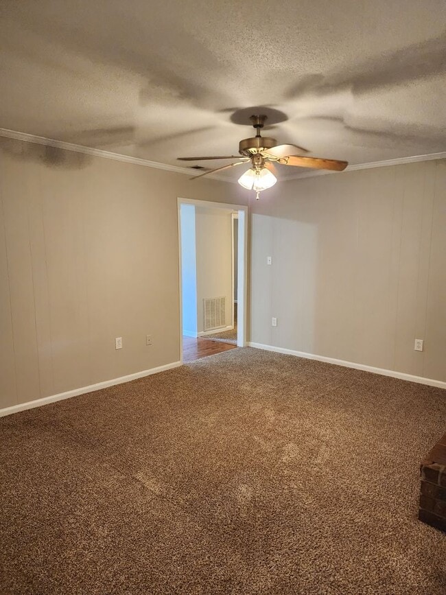 Building Photo - **Available in February " Charming 3 Bedroom 2 Bath Home in Georgetown!