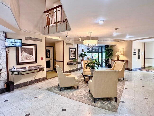 Building Photo - 2505 East Ave