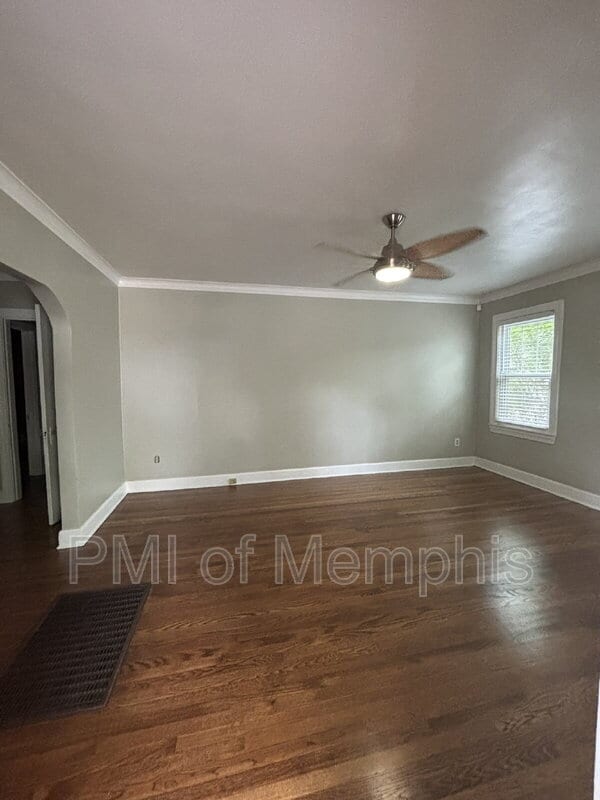 Building Photo - 579 Loeb St
