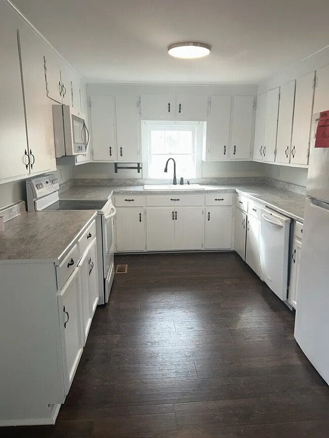 Foto del edificio - 721 Pickens Dr