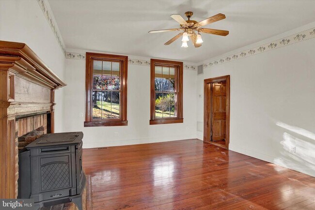 Foto del edificio - 330 Highview Rd