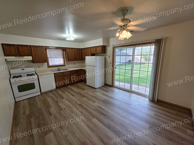 Foto del edificio - Spacious 2 bedroom 2 bathroom duplex in Hi...