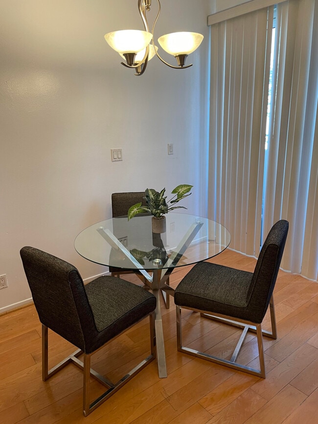 Building Photo - 620 S Gramercy Pl