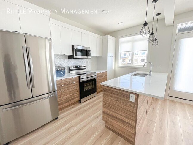 Photo du bâtiment - Modern 3 Beds, 2.5 Baths TownHouse | Avail...