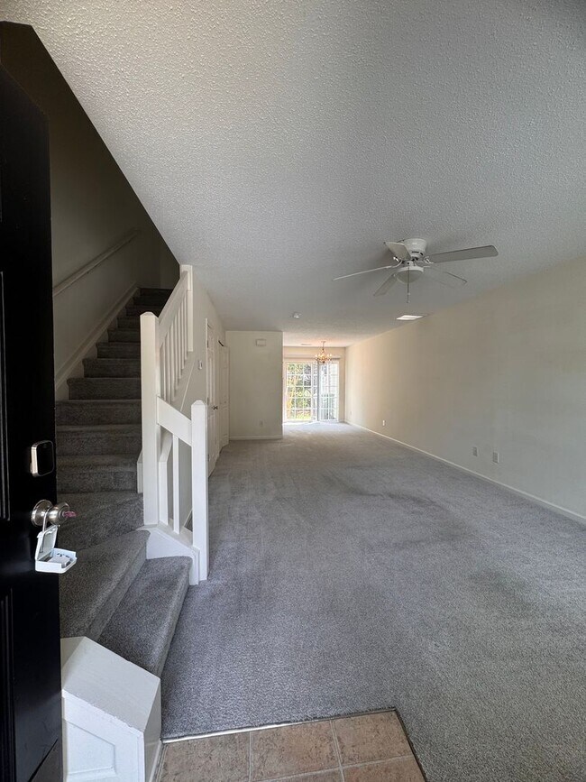 Foto del edificio - 2Br 1.5BA Townhome in Bridford Downs