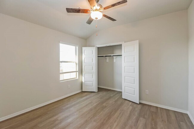 Foto del edificio - 24979 Aconite Ln