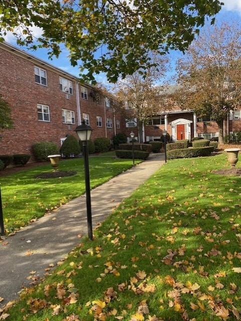 Building Photo - 154 Lexington St