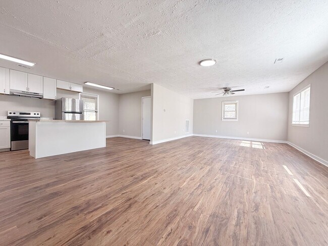 Foto del edificio - Newly Renovated 3-Bedroom Home with Fenced Backyard and Covered Patio in Cookeville