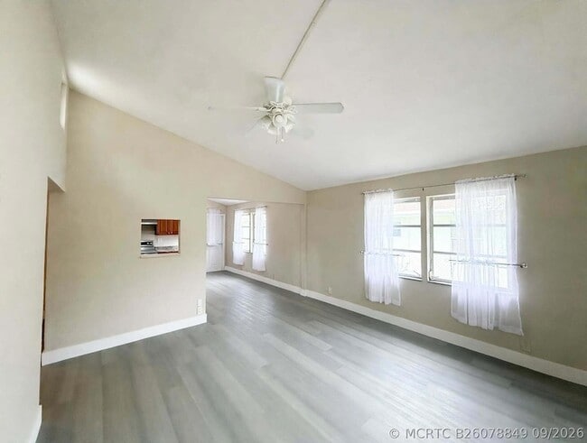 Foto del edificio - 216 NW 12th Ct