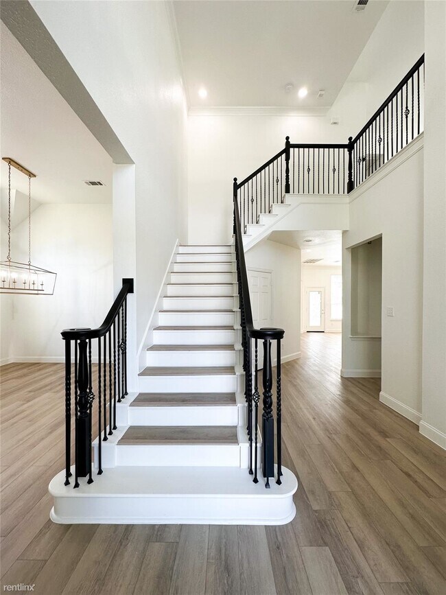 Building Photo - 4 br, 3.5 bath House - 2608 Owl Creek Dr