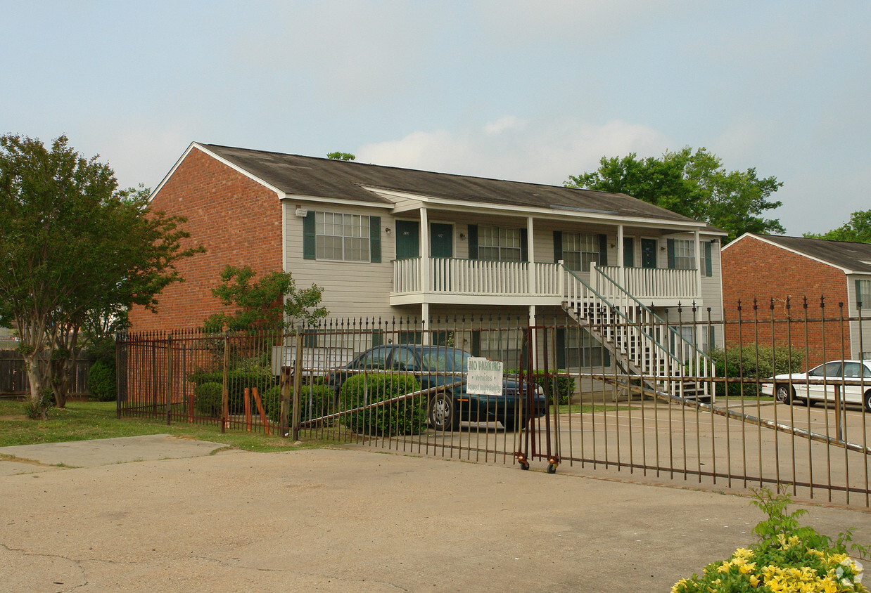 Primary Photo - Oakepointe Apartments