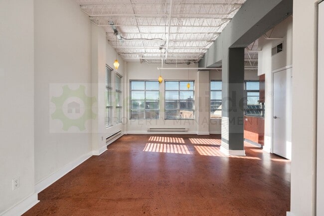 Building Photo - LOWER PRICE!  CATS ALLOWED!!