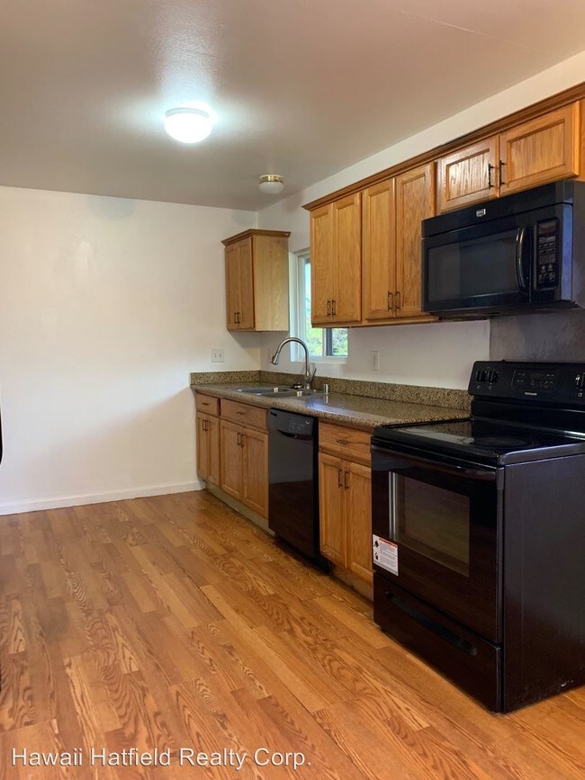 Building Photo - 5 br, 2 bath House - 84-1001 A Lahaina Street