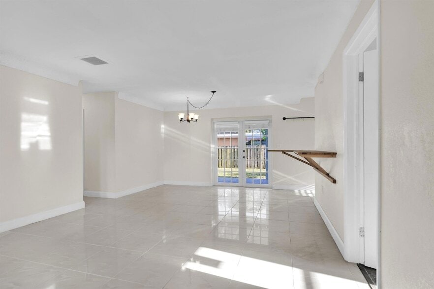 Photo - 1821 Montague St