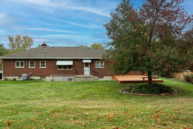 Building Photo - 937 Collins Rd