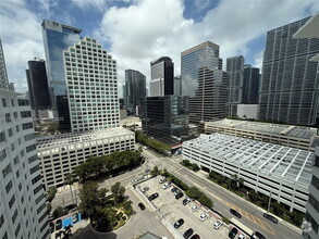 Building Photo - 870 Brickell Bay Dr