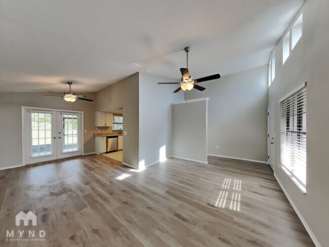 Foto del edificio - 7830 Seasons Ln