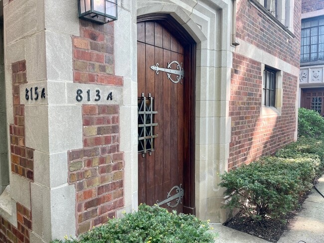 Building Photo - 813A Forest Ave