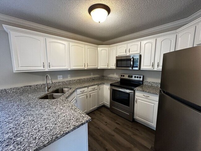 Building Photo - 449 Winding Bluff Way